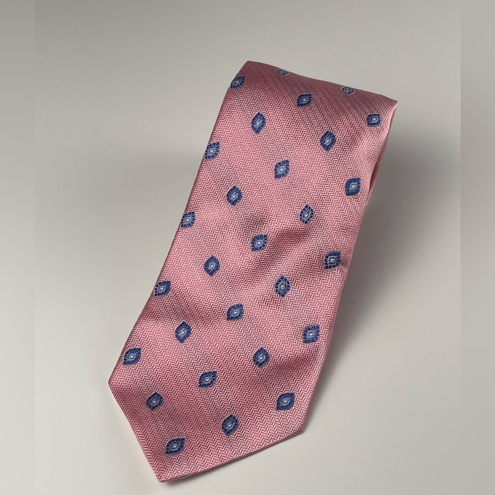 NEW Brooks Brothers 346 Pink Pure Silk Tie with Blue Geometric Design NWT